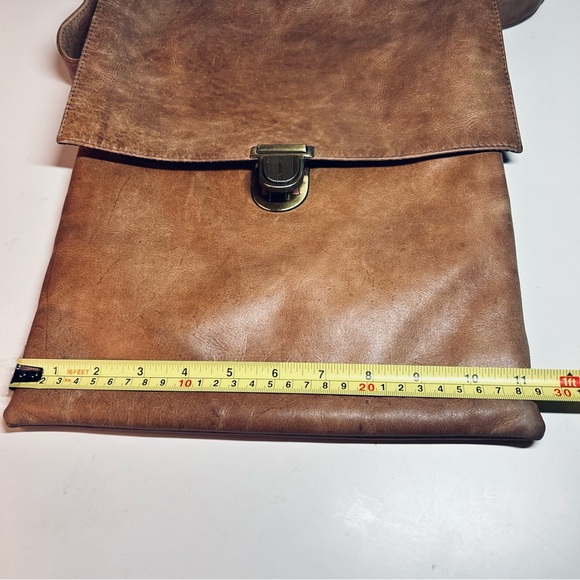 Odilynch Tan Leather Flapover Crossbody, Messenger Bag, Brass Push Lock Closure - Picture 11 of 16